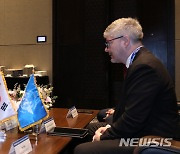 환담하는 원희룡 국토교통부 장관과 후안 카를로스 살라자르 ICAO 사무총장