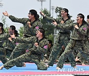 멋진 공연 펼치는 육군 제2군단 태권도 시범단