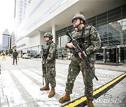 훈련하는 유관기관 관계자들