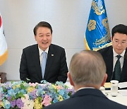 윤석열 대통령, 국제 원로그룹 '디 엘더스' 접견