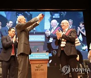 아시아 최초 '린네 메달' 수상하는 윤대원 이사장