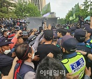 [속보]민주노총, 청계광장 앞 '양회동 분향소' 기습 설치
