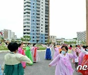 평양 대평지구에 벌어진 춤판…살림집 새집들이