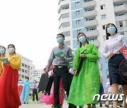 북한, '살림집 선물 정치' 계속…"넘쳐나는 인민의 기쁨"