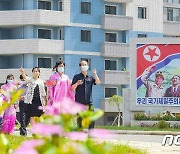 대평지구 새 살림집에 살게 된 북한 주민…"축복 속 입사"