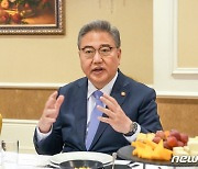카자흐스탄 진출 기업인 만난 박진 장관