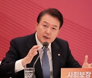 尹 "정치복지 유혹에 흔들리지 마라"…복지 구조조정(종합)
