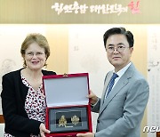 김태흠 충남지사, 남호주주 주총독과 탄소중립 협력 방안 논의