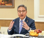 박진, 카자흐 진출 기업인·동포 만나 "맞춤형 정책 강화"