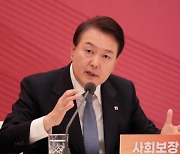 윤석열 대통령 "경쟁없는 복지, 결국 퍼주기"