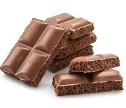 '초콜릿 여섯조각'의 놀라운 비밀..“노인 기억력 증진 효과 있다”