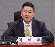 與 "업비트, 김남국 비정상 거래 했다 판단"