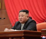 [속보] 합참 “북한, 남쪽 방향으로 우주발사체 발사”