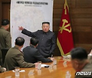 "北 김정은 체중 140kg 중반, 수면장애…오늘 위성 참관"