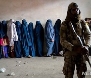탈레반 최고지도자, 카타르 총리와 회담…국제 고립 종식 기도