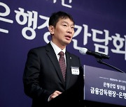 이복현 '상생금융' 행보 재개…광주서 JB금융 계열사 만나