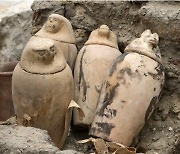 이집트 유적지서 2400년 전 미라 작업장 발견…장기 보관하던 항아리도 출토
