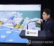 후쿠시마 원전 주요 시찰 대상 설비 설명하는 유국희 위원장