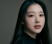 [공식] '장원영 언니' 장다아, 2학년 5반의 공주님…'피라미드 게임' 출연