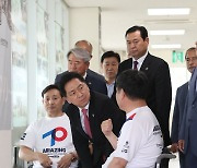 보훈재활체육센터 방문한 김기현 대표