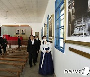 주북 중국대사, 北 위성 발사한 날 '한국전쟁' 유적지 찾아…'밀착' 과시