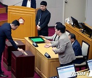 박성호 의원 사직 무기명 투표 시작