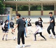 성남FC , 지역 초등학교 찾아간다! 하탑초 방문해 찾아가는 축구교실 '까치 함께(같이 함께)' 진행!