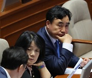 검찰 '돈봉투 의혹' 의원 출입기록 요청…국회 "정식절차 필요" 거절