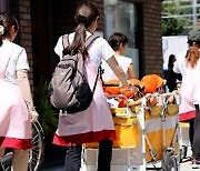 일본, 고교생까지 아동수당…저출산 대책에 연 35조 원