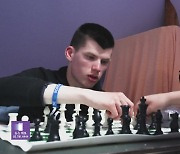 파리, 체스로 청소년 자폐 장애 치료