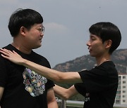 “동성부부 인정 첫발…한국도 변하고 있구나 느껴요”