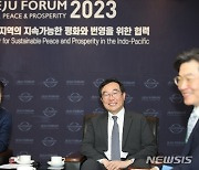 오영훈 지사, 정부에 2025년 APEC 제주 유치 건의문