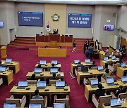 '박성호 의원 사직의 건' 개표하고 있는 부천시의회