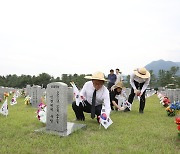 대전지방국세청, 국립대전현충원에서 나라사랑 봉사