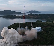 북, 위성 발사 장면 공개…김여정, 재발사 의지