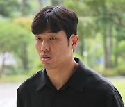 [ST포토] 아무말 없이 법원으로 향하는 석현준