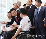 보훈재활체육센터 방문한 김기현