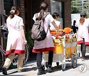 일본, 저출산 대책에 연 35조원 예산 투입…고교생도 아동수당