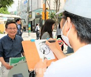 [포토] ‘선유놀음’ 축제 즐기는 최호권 영등포구청장