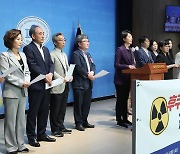 민주당 "일본 원전 오염수 해양투기 들러리 서지 마라"