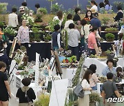 "꽃구경 오세요"…국내 최대 실내 플라워쇼 대구꽃박람회 개막
