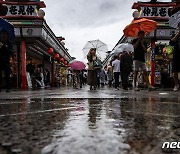 괌 강타 '마와르'가 일본에…수십만 대피, 신칸센·항공편도 마비