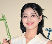 트와이스 지효, 꽃미소 ‘꽃하트’ [포토엔HD]
