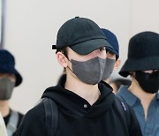 [T포토] 버논 '시크한 입국'