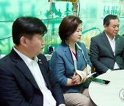 광양 농성장 방문한 민주당 의원들