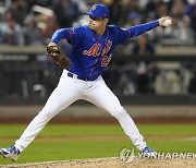 롯데 출신 레일리, 올해도 펄펄…MLB 홀드 2위(종합)