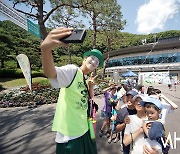 [Ms포토] 서원밸리 그린콘서트 '셀프촬영도 척척'