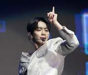 [Ms포토] 베리베리 강민 '돋보이는 복근'