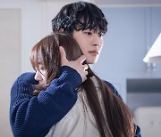 '김사부3' 안효섭, 눈물 흘리는 이성경 포옹…따뜻한 위로 [N컷]