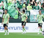 '조규성 결승골' 전북, 울산과의 '현대가 더비'서 2-0 완승